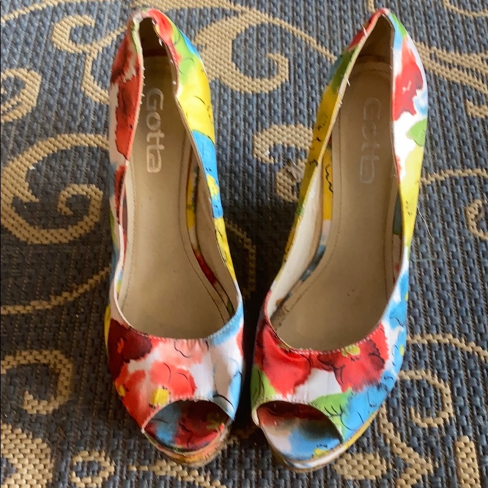 Floral wedges! - Picture 2 of 4